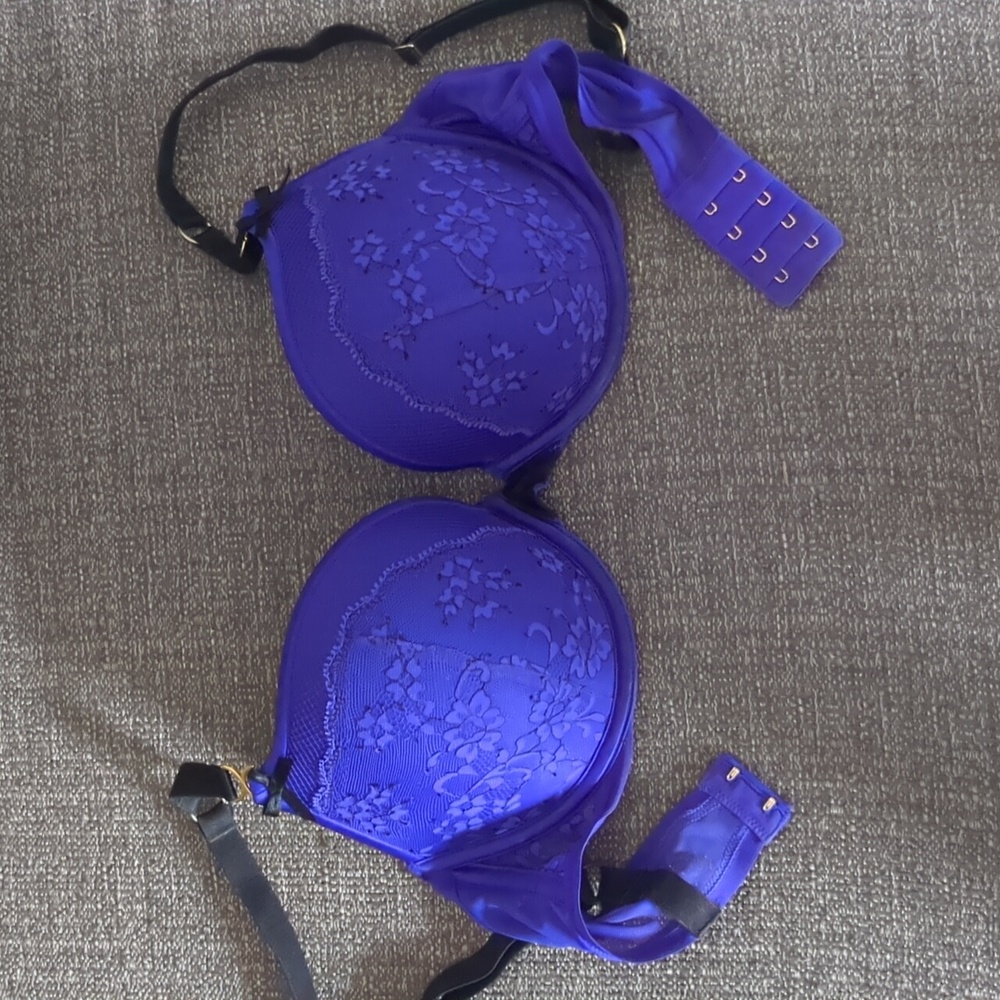 Victoria's Secret Very Sexy Demi Bra 32DD